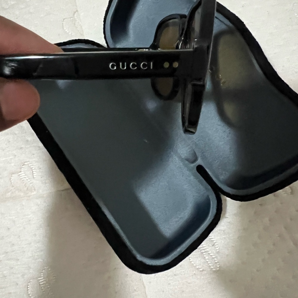 Gucci Women's Sunglasses GG0778S 006 Black/Yellow Lens Oversized 63mm - Picture 6 of 9